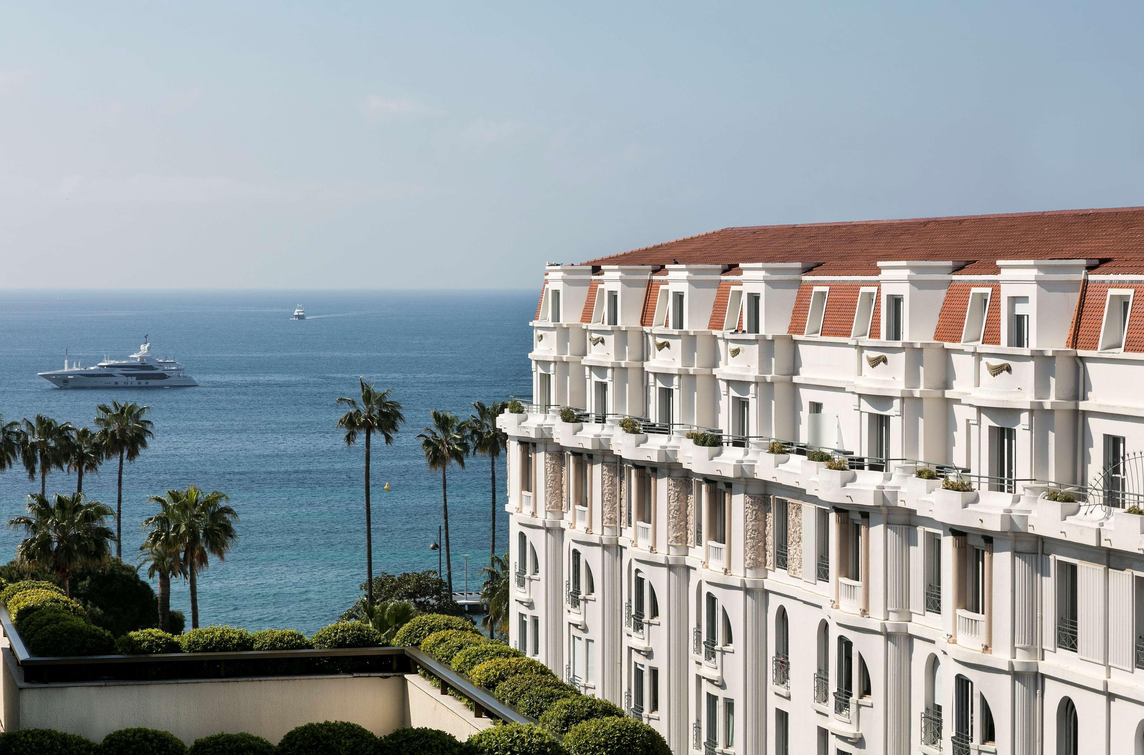 Hôtel Barrière Le Gray d'Albion Cannes Extérieur photo